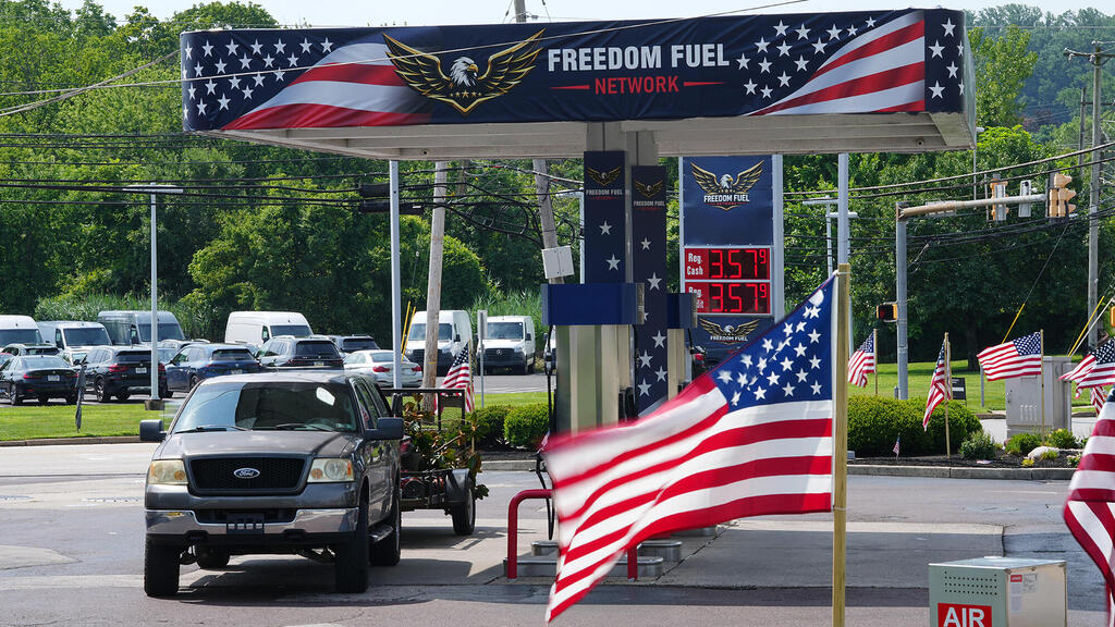 תחנת דלק של רשת F reedom Fuel בדרשר פנסילבניה