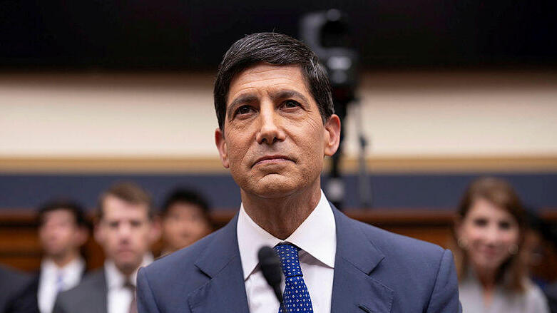 היו"ר וורש. הבטיח "שינוי משטרי" (צילום: AP Photo/J. Scott Applewhite) יו"ר הפד קווין וורש מעיד ב קונגרס