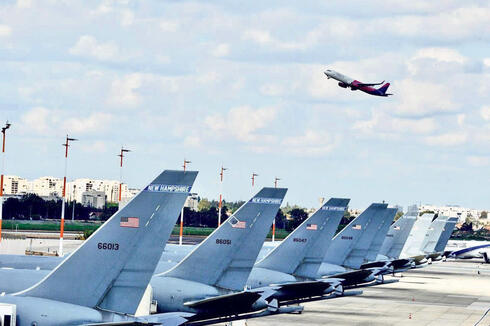 US planes in Ben Gurion airport. US planes in Ben Gurion airport.