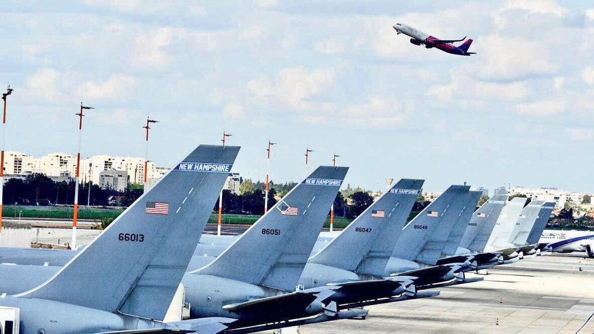 מטוסים מתדלקים מטוסי KC-46 מטוס תדלוק אווירי של חברת בואינג חונים בנתב"ג