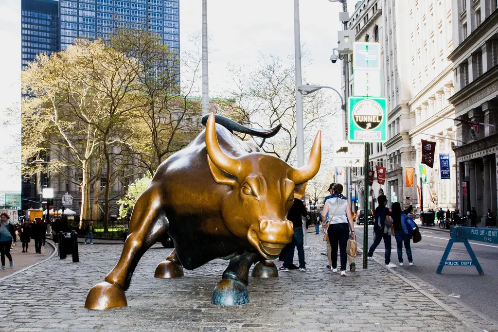 פסל השור מול בורסת ניו יורק (צילום: David Williams/Bloomberg) השור מול בורסת ניו יורק וול סטריט NYSE