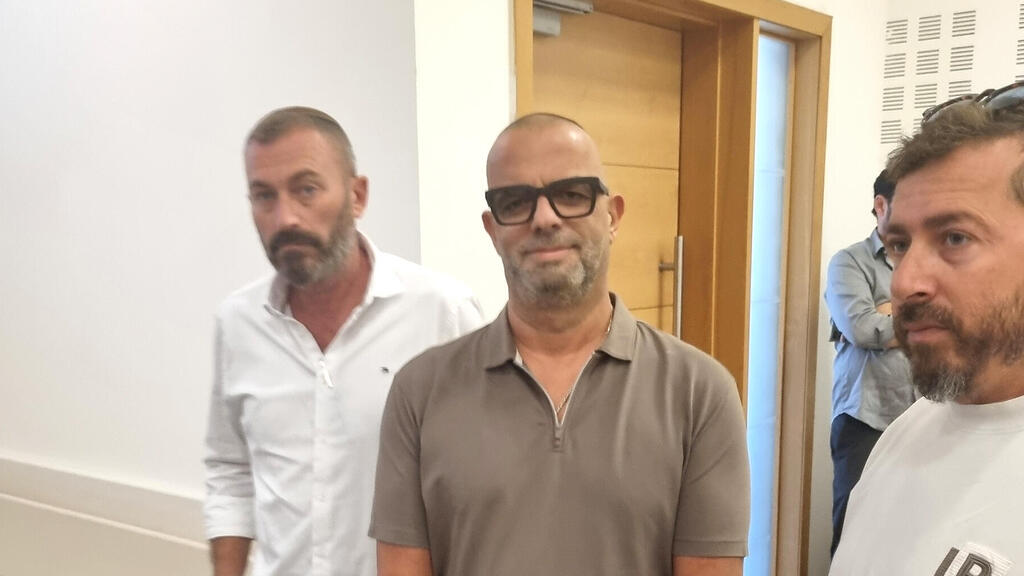 איל רביד מנכ"ל ויקטורי, בדיון בבית המשפט המחוזי בלוד בעניין תיק המזון (צילום: תומר גנון) איל רביד מנכ"ל ויקטורי דיון בבית המשפט המחוזי לוד בעניין תיק המזון