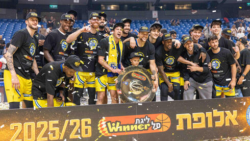 צילום: טל שחר סוף עידן: משפחת פדרמן נפרדה מהחזקתה במכבי ת"א בכדורסל