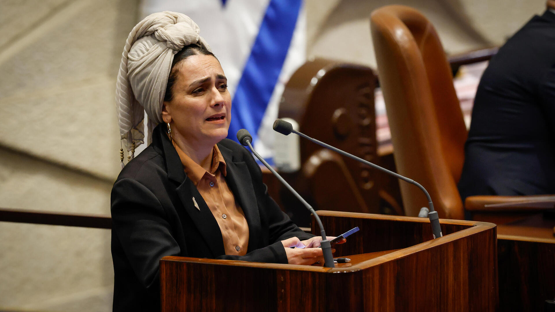 ח"כ לימור סון הר מלך במליאת הכנסת, הלילה (צילום: נועם מושקוביץ/דוברות הכנסת) ח"כ לימור סון הר מלך במליאת הכנסת