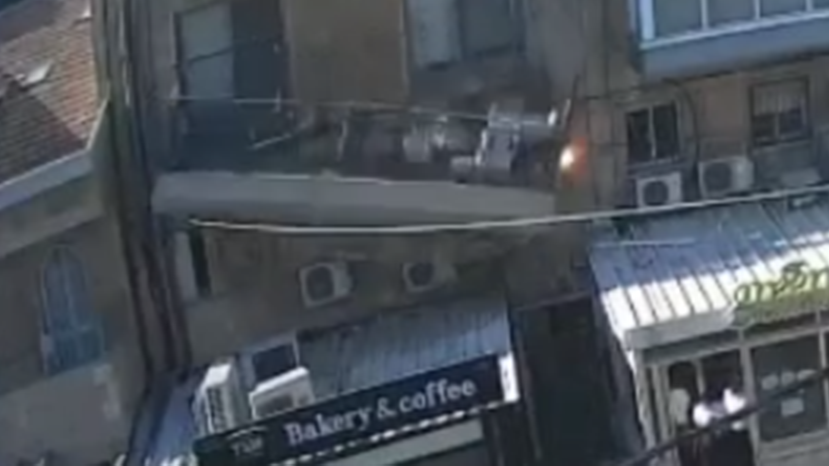 תיעוד רגע הקריסה (צילום: מגן דוד צוות שערי חסד) תיעוד קריסה מרפסת רחביה ירושלים