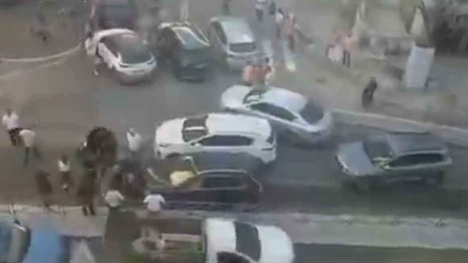כלי הרכב שהועמדו במסגרת מחאת ההסתדרות (צילום מסך, טוויטר) כלי הרכב שהועמדו במסגרת מחאת ההסתדרות