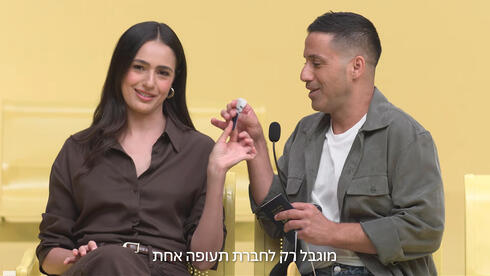 צילום מסך: Youtube "לא מכבדים? זה לא מכבד": מקס מצטרפת לקרב הטיסות ותוקפת חזיתית את המתחרות