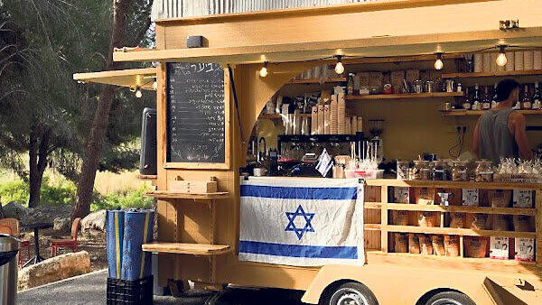 עגלת הקפה ביער ראש העין (צילום: google maps) עגלת קפה ביער יער ראש העין