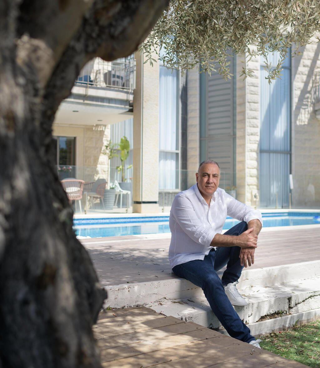 עבוד בביתו בנוף הגליל, החודש. "לא היו לי אנשי טכנולוגיה לשאת אליהם עיניים. הגעתי לתחום במקרה — בזכות כומר" עבוד בביתו בנוף הגליל, החודש. "לא היו לי אנשי טכנולוגיה לשאת אליהם עיניים. הגעתי לתחום במקרה — בזכות כומר"