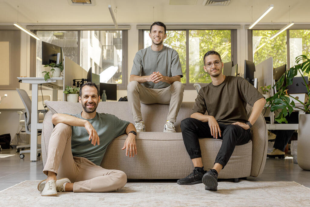 מימין גיא פרגל CTO אסף וינר מנכ"ל ו אורן סבן CPO – מייסדי Mate Security