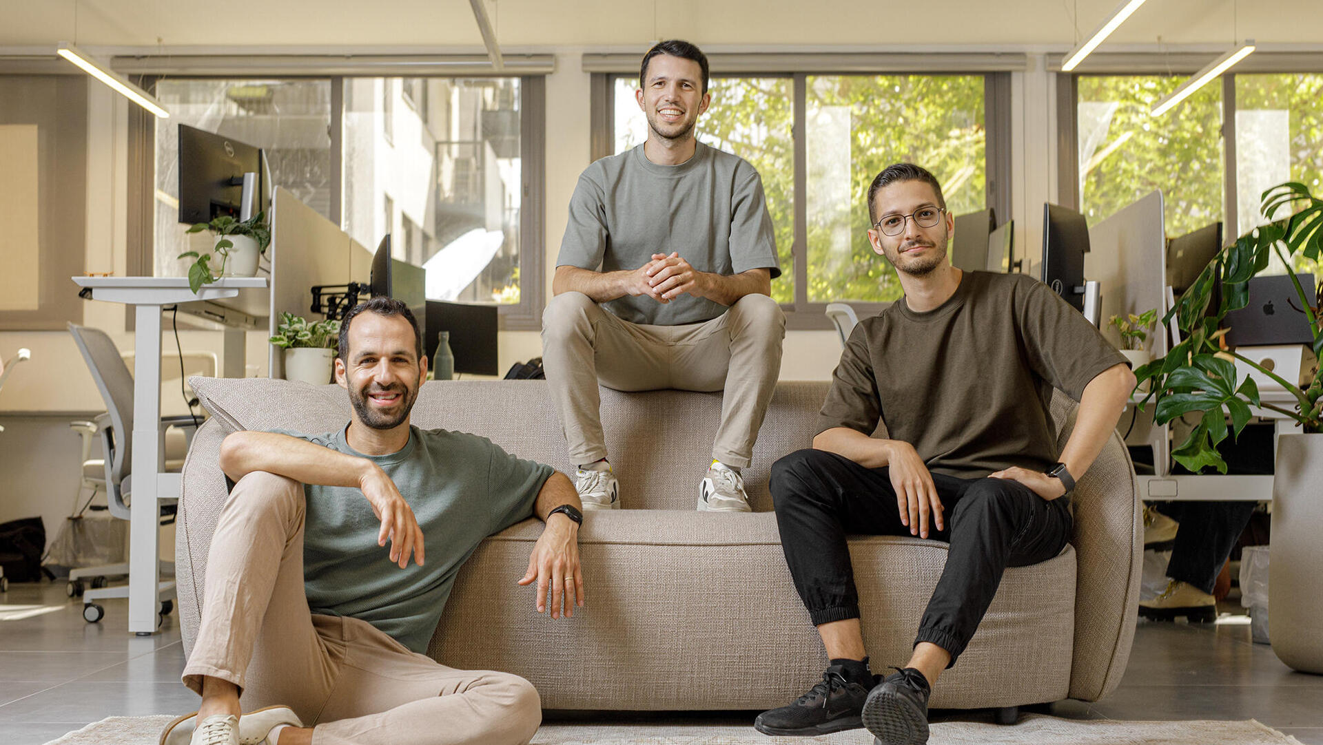 מימין גיא פרגל CTO אסף וינר מנכ"ל ו אורן סבן CPO – מייסדי Mate Security