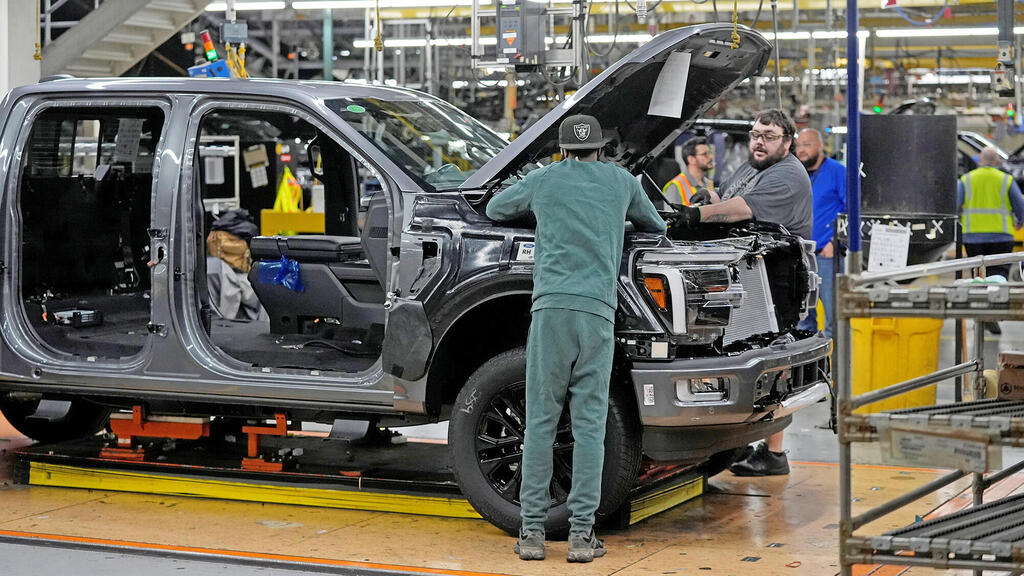 פס ייצור של ה טנדר F-150 של פורד במישיגן