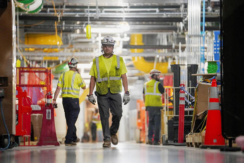 Workers at Microsoft's data center complex in Mount Pleasant, Wisconsin Workers at Microsoft's data center complex in Mount Pleasant, Wisconsin