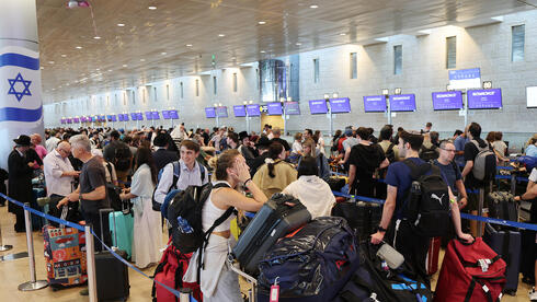 Long lines at Ben Gurion Airport. Long lines at Ben Gurion Airport.