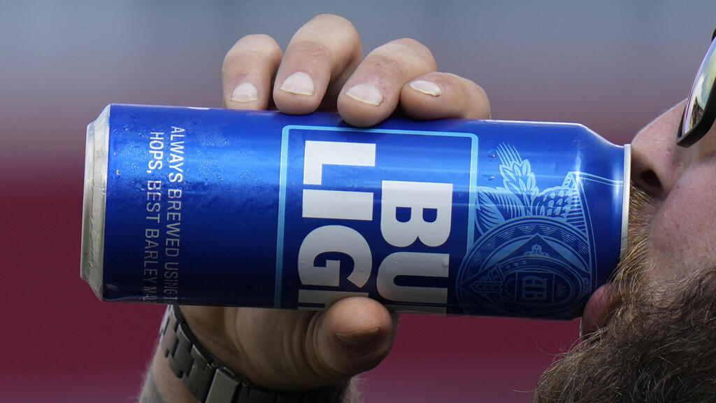 בירה באד לייט Bud Light שלAB InBev