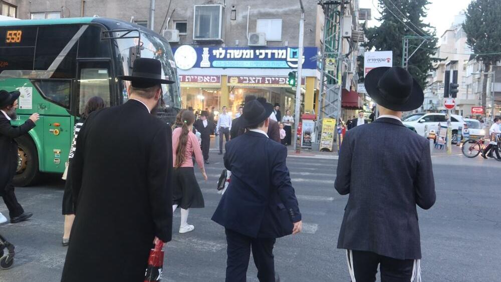 חרדים ברחוב ב בני ברק