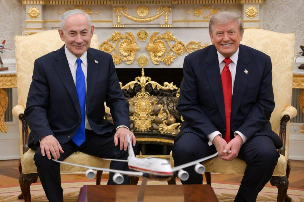 נתניהו וטראמפ בבית הלבן, השבוע. "לממשל האמריקאי אין כמעט מידע עצמאי על איראן. כמעט הכל מגיע מבעלות בריתה" (צילום: מעיין טואף/לע״מ) נתניהו וטראמפ בבית הלבן, השבוע. "לממשל האמריקאי אין כמעט מידע עצמאי על איראן. כמעט הכל מגיע מבנות בריתה"