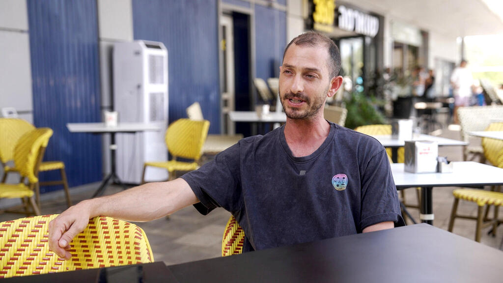 חזי שוויגר, מסעדת כבישתיש. "המצב הלא יציב בצפון מאוד מורגש. חודש יולי היה ממש בשפל לעומת יולי רגיל" (צילום: טל סער) חזי שוויגר מנהל מסעדת כבישתיש בצומת הגומא