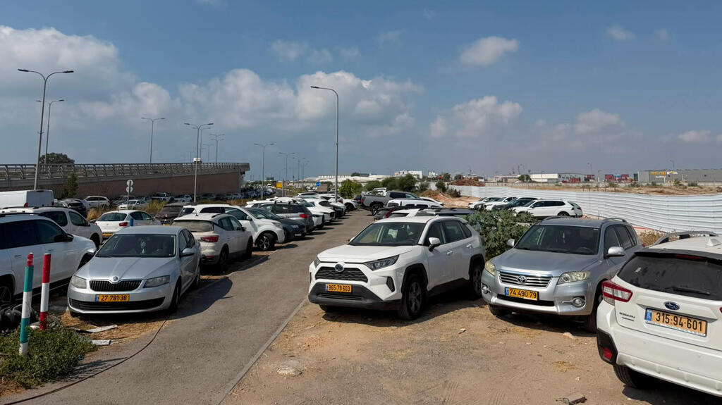 העומס החריג בשדה בחיפה עומסים חריגים עומס חניון שדה התעופה ב חיפה