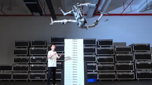 Unitree humanoid in action. Unitree humanoid in action.