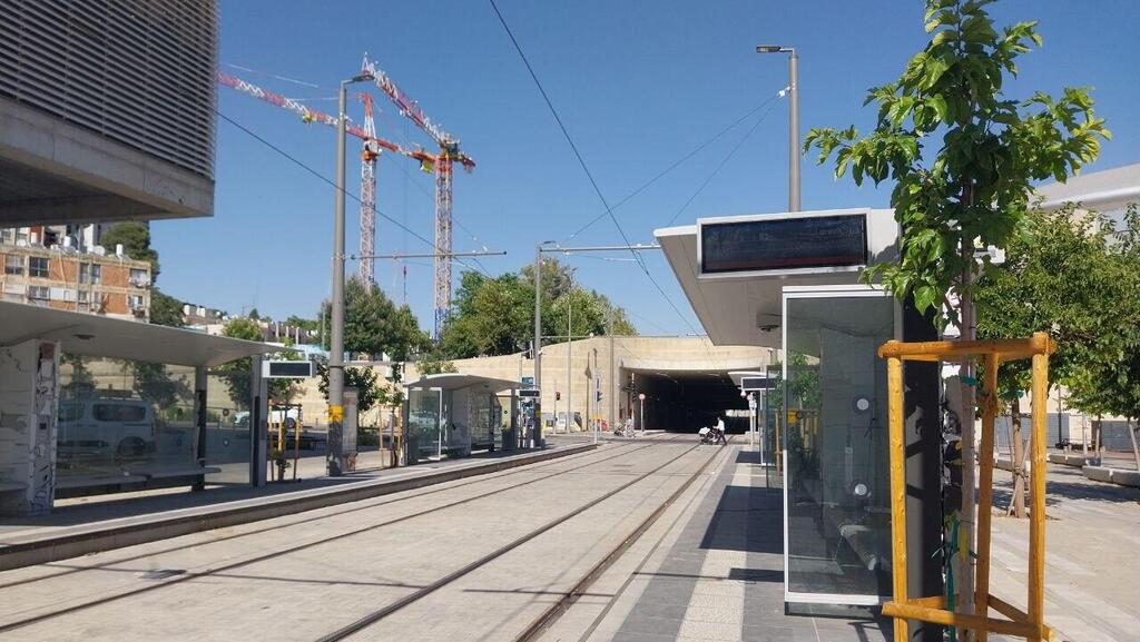 תחנת מלחה של הקו הירוק של הרכבת הקלה בירושלים (צילום: רני בן שאול) תחנת מלחה של הקו הירוק של הרכבת הקלה בירושלים