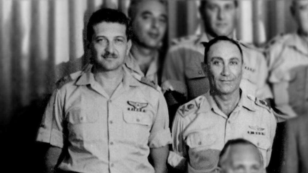 מאיר עמית (מימין) ועזר ויצמן (צילום: לע"מ (התמונה עובדה באמצעות AI) הקברניט מיג 21 מבצע יהלום 6