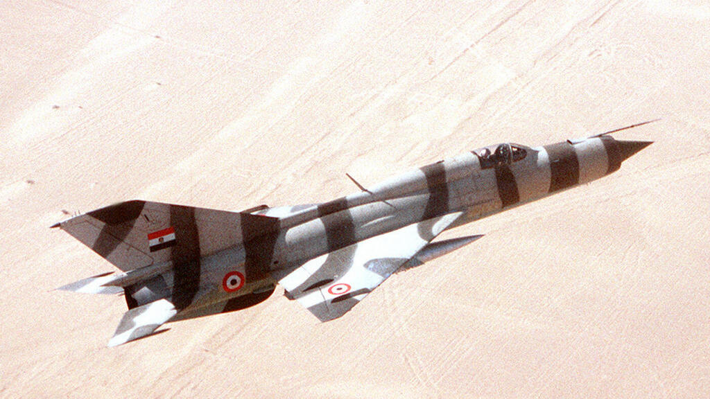 מיג 21 בצבעי חיל האוויר המצרי (צילום: USAF) הקברניט מיג 21 מבצע יהלום 2