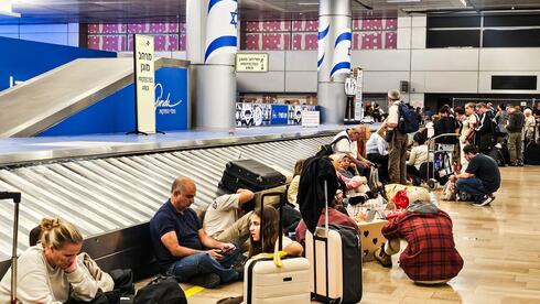 צילום: מאור שלום סויסה השיבושים בנתב"ג נמשכים: איחורים בהמראות, נוסעים שנחתו נאלצים לנטוש את המזוודות