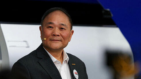 צילום: REUTERS/Tingshu Wang/File Photo Tags אחרי 40 שנה: מייסד ג'ילי לי שופו פורש מתפקיד יו"ר החברה