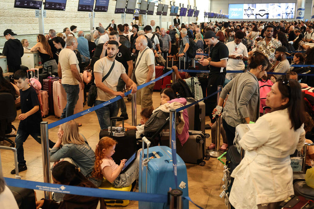 Ben Gurion chaos last Thursday. (Photo: Jack Guez / AFP) העומס בנתב"ג ב-20.8