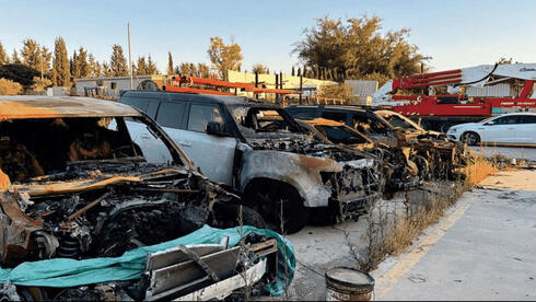 8 מכוניות יוקרה נשרפו, חברת הביטוח מסרבת לשלם עקב "טעות אנוש"