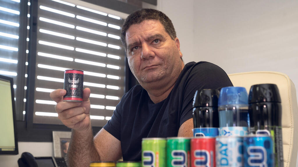 בעלי חברת המשקאות BLU ענאן שמשום. ניסה למכור את החברה לכרמל קורפ אחרי ששוחרר ממעצר, אך מזכר ההבנות בין הצדדים בוטל והוא נותר הבעלים (צילום: אפי שריר) ענאן שמשום מנכל חברת משקאות ה אנרגיה בלו BLUE