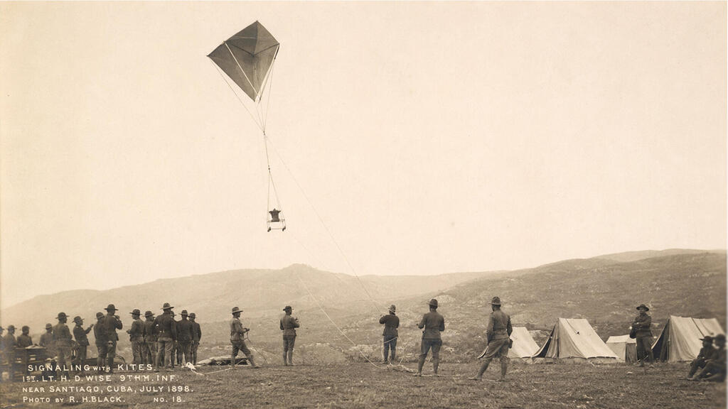 הקברניט עפיפון מלחמה 13