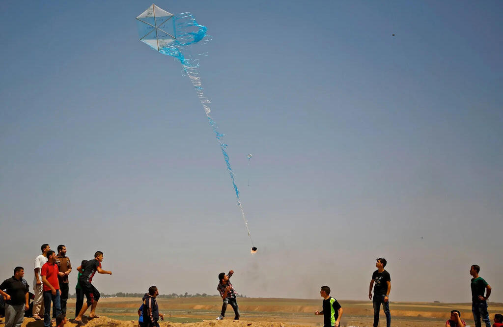 הקברניט עפיפון מלחמה 16