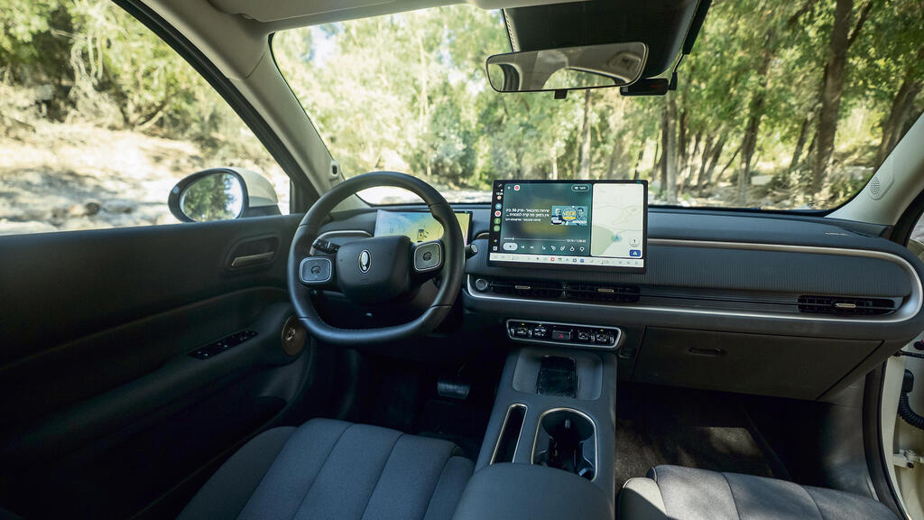 A self-driving car. (Photo: Tal Saar) מבחן רכב אורה 5