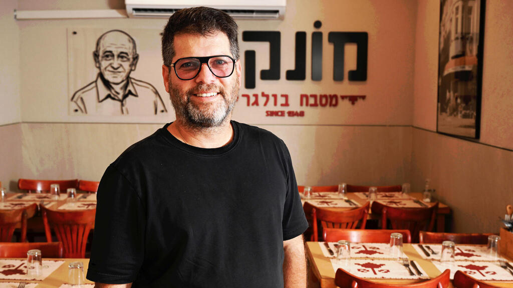 חלפון במונקה המחודשת (צילום: קובי קואנקס) פנאי מיכאל חלפון בעל מסעדת מונקה