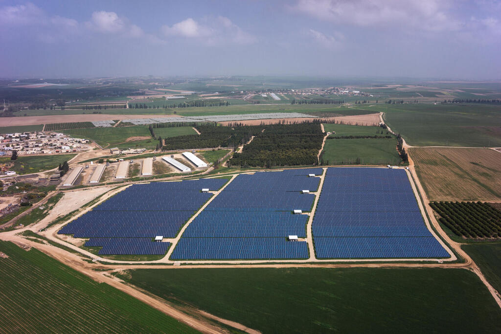 שדה סולארי משולב אגירה ברור חיל ( צילום: חברת EDF power solutions ישראל) שדה סולארי משולב אגירה ברור חיל