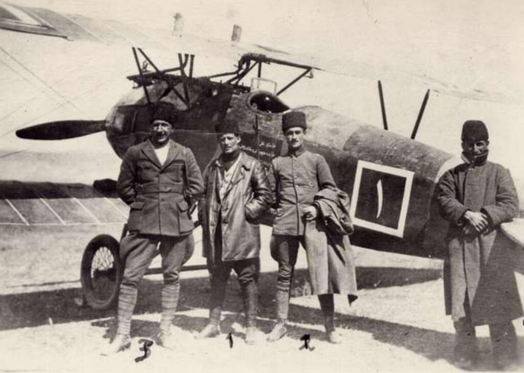מטוס אלבטרוס D3 עות'מני במלחמת העולם הראשונה (צילום: Wikimedia) הקברניט חיל האוויר הטורקי