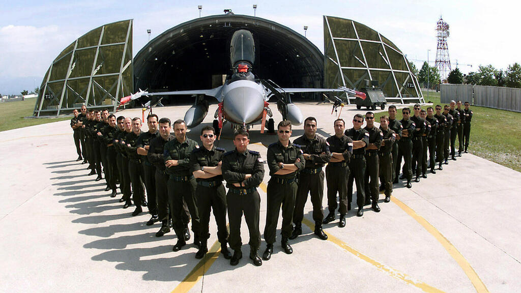 טייסי F16 טורקים בתרגיל שבוצע באיטליה (צילום: USAF) הקברניט חיל האוויר הטורקי