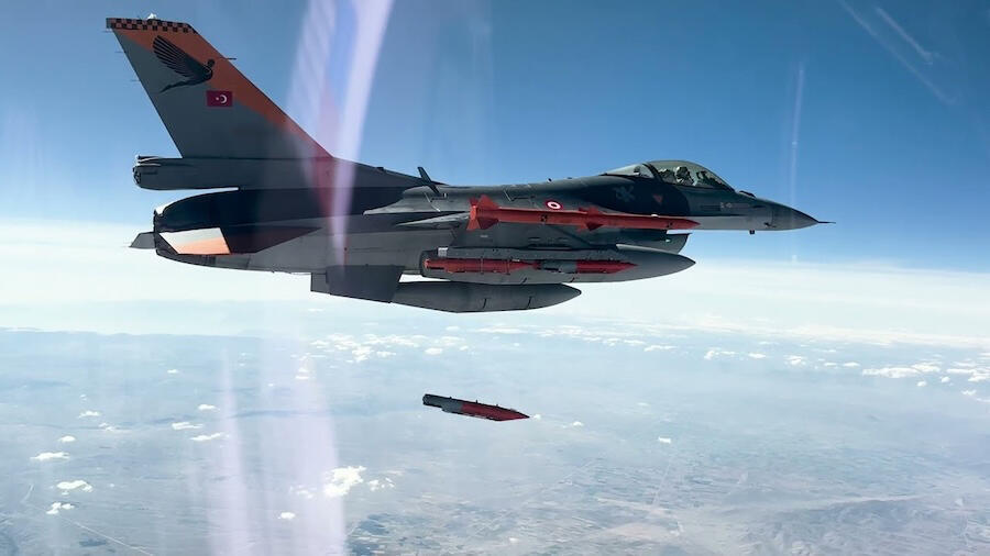 F16 טורקי מטיל פצצת טולון בניסוי (צילום: Aselsan) הקברניט חיל האוויר הטורקי