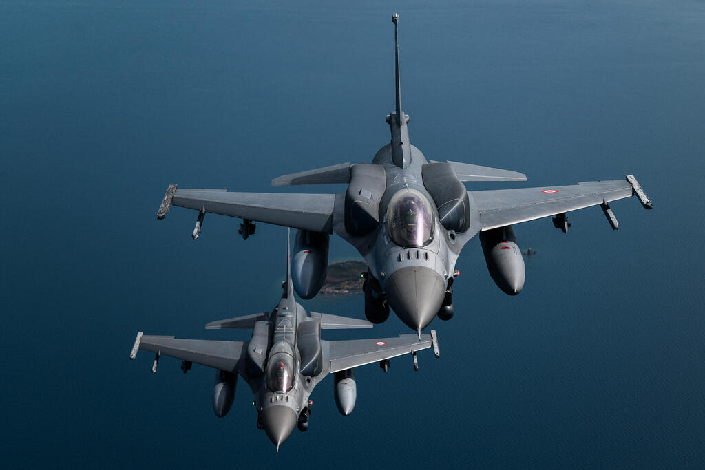 זוג F16 של טורקיה (צילום: Arif Hudaverdi Yaman/Anadolu via Getty Images) הקברניט חיל האוויר הטורקי מטוס F-16