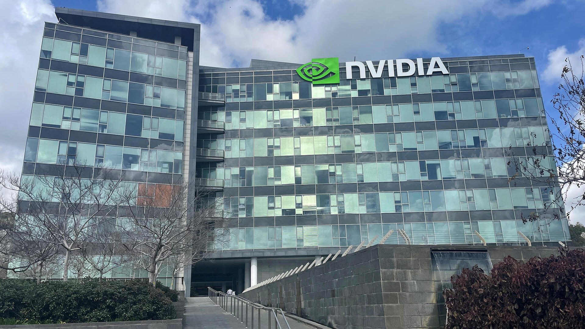 בנין אנבידיה ב יוקנעם מטה חברת Nvidia 