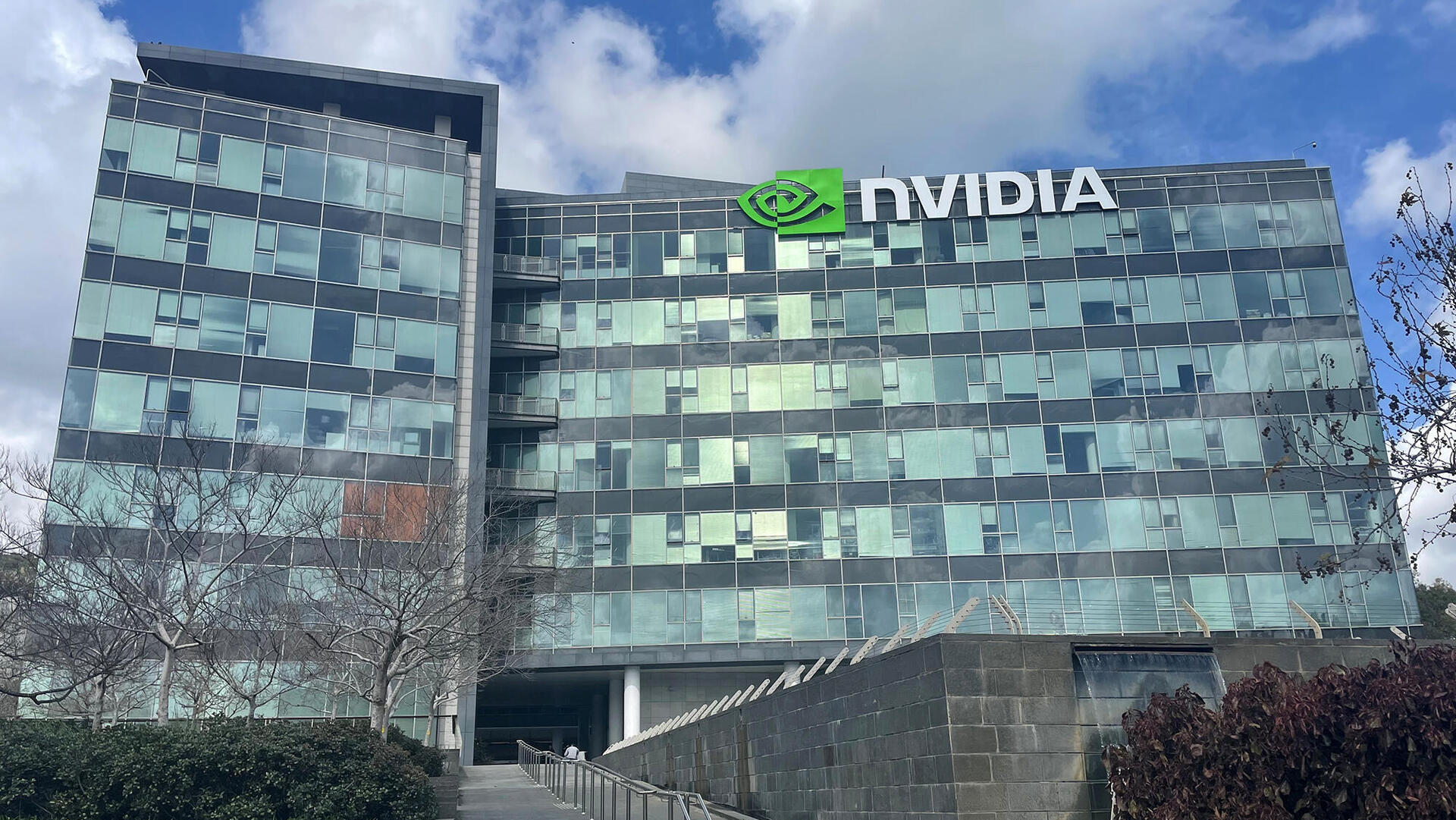 בנין אנבידיה ב יוקנעם מטה חברת Nvidia 