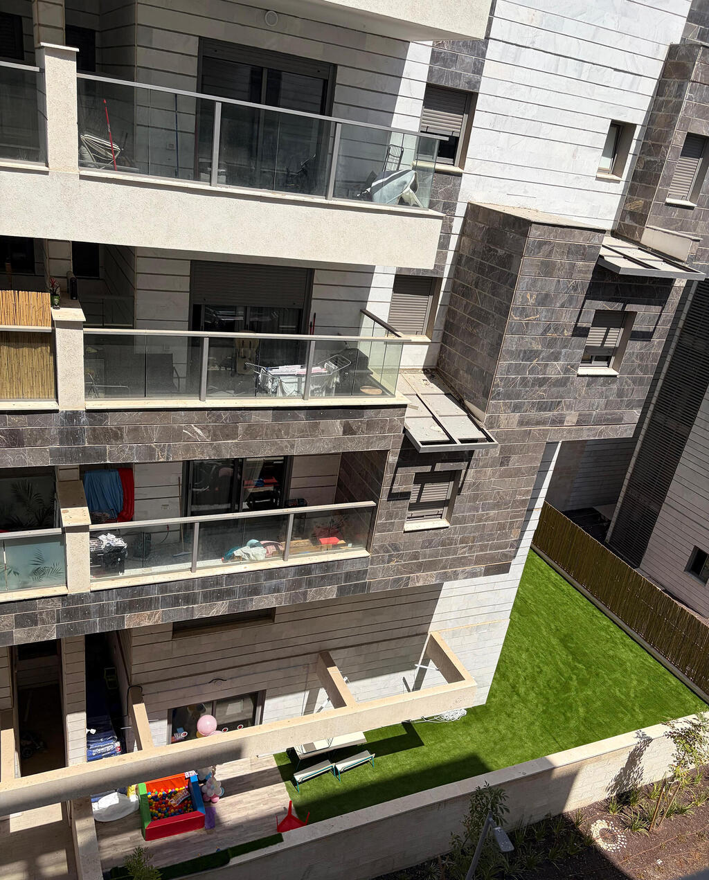 הבניין בבני ברק, באדיבות הדיירים (צילומים: באדיבות הדיירים) בני ברק הבניין באדיבות הדיירים