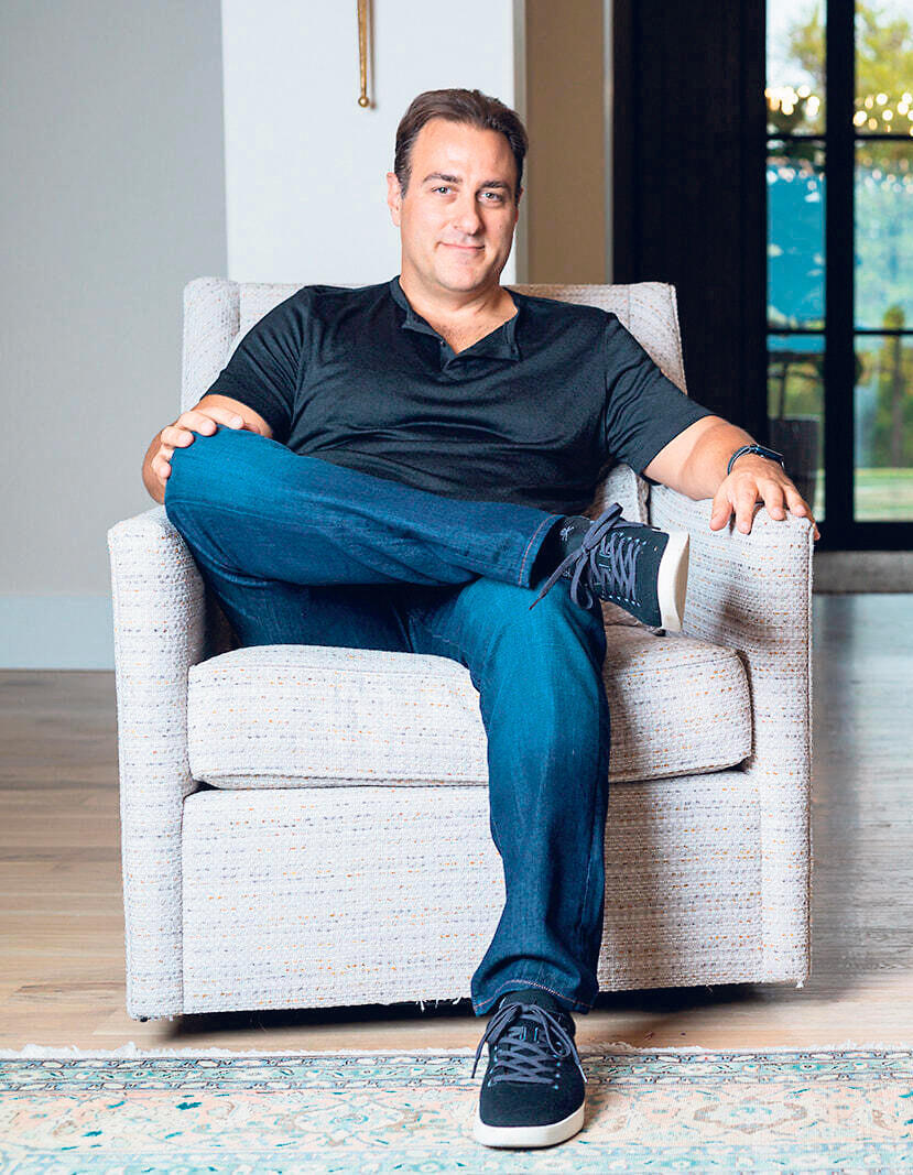 מייסד־שותף ומנכ"ל איילנד מייקל פיי. ""אני אוהב לבנות מוצר. בלי שחצנות או אגו – כבוד בשבילי שמישהו כמו מייק הוא השותף שלי" (צילום: MKJ) מייסד שותף ומנכ"ל איילנד מייקל פיי