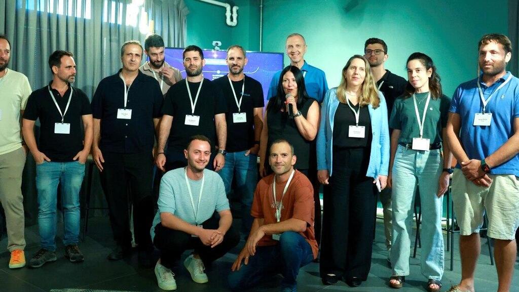 הילה אוביל־ברנר, מנכ"לית ומייסדת ScaleUp House עם נבחרת הסטארט-אפים, אתמול (צילום: דנה קופל) הילה אוביל־ברנר, מנכ"לית ומייסדת ScaleUp House עם נבחרת הסטארט-אפים, אתמול