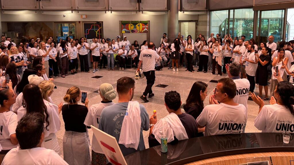 כינוס המחאה של עובדי AIG (צילום: יח"צ) כינוס המחאה של עובדי AIG
