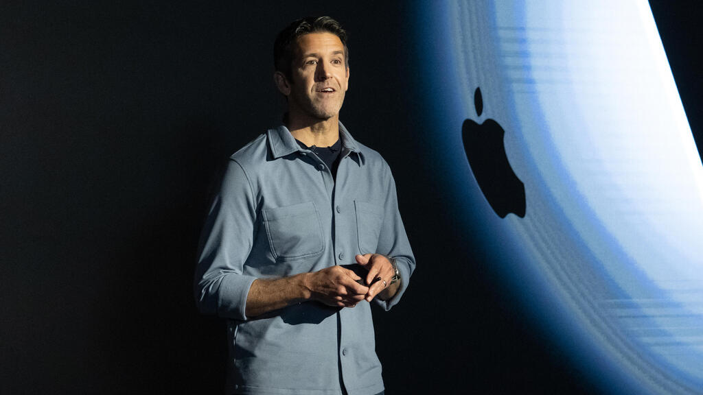 מנכ"ל אפל ג'ון טרנוס (צילום: Adam Gray/Bloomberg) מנכ"ל אפל ג'ון טרנוס