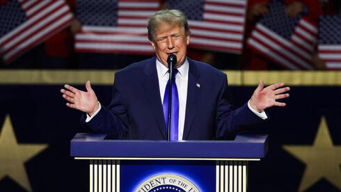 צילום: ALEX WONG / GETTY IMAGES טראמפ מבטיח: אחלק 5,000 דולר לכל אזרח אם הרפובליקנים יזכו בבחירות האמצע