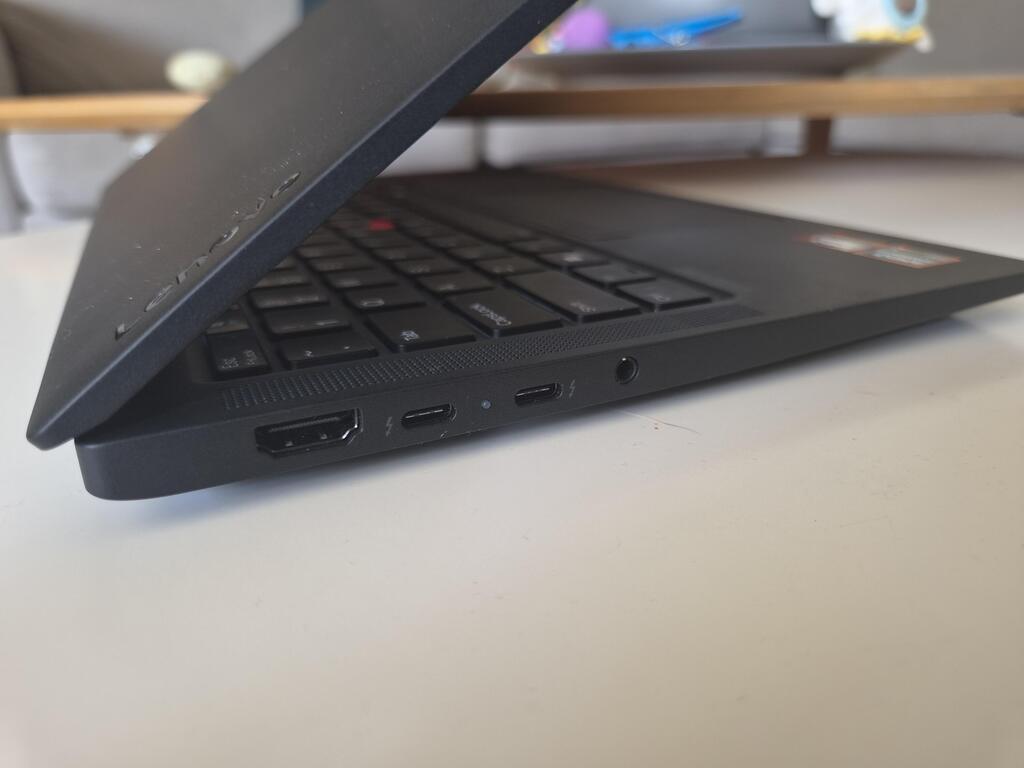 מחשב לנובו ThinkPad X13 חיבורים